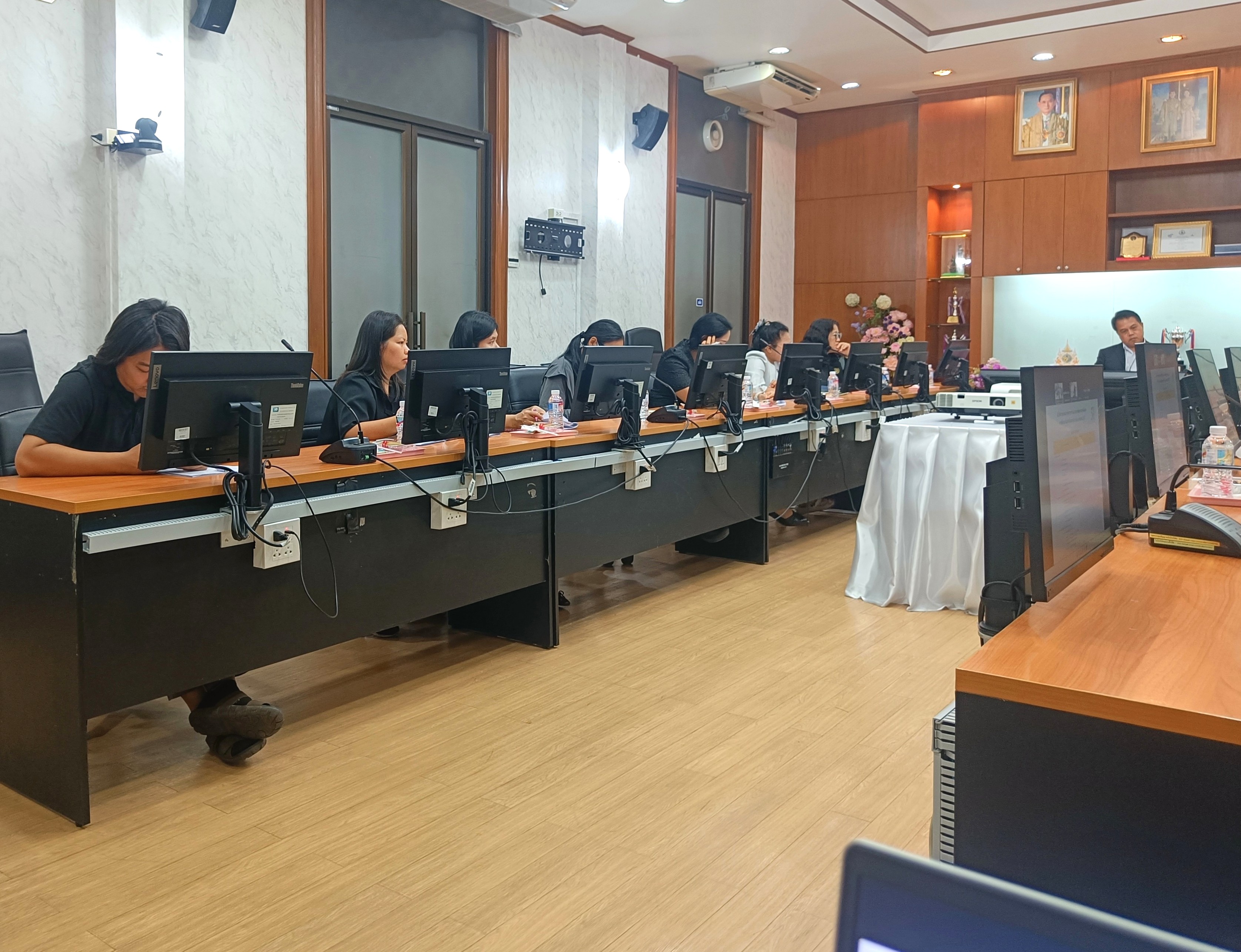 title -  ประชุมย่อยคณะทำงานฝ่ายติดตามประเมินผลการจัดงาน คณะทำงานที่ 7 การจัดงานวันคล้ายวันสถาปนาสำนักงานการปฏิรูปที่ดินเพื่อเกษตรกรรม (ส.ป.ก.) ครบรอบ 51 ปี พร้อมประชุมผ่านสื่ออิเล็กทรอนิกส์ (ผ่านระบบออนไลน์ Zoom Meeting)